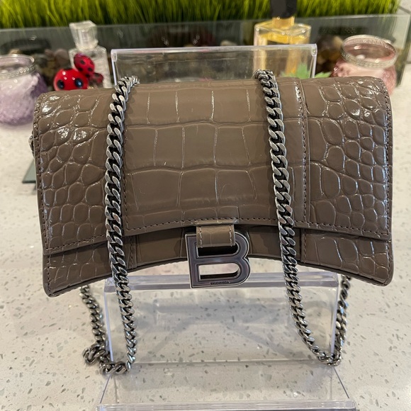 💯 Authentic Balenciaga Wallet & Chain with Shoulder Strap Shiny Embossed - Picture 3 of 11